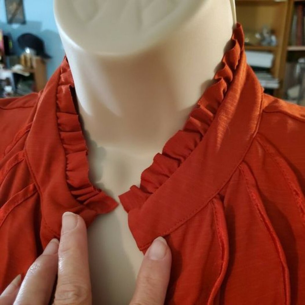Rust Heart Soul Open/Close Clasp Top, Ruffle - Picture 5 of 9